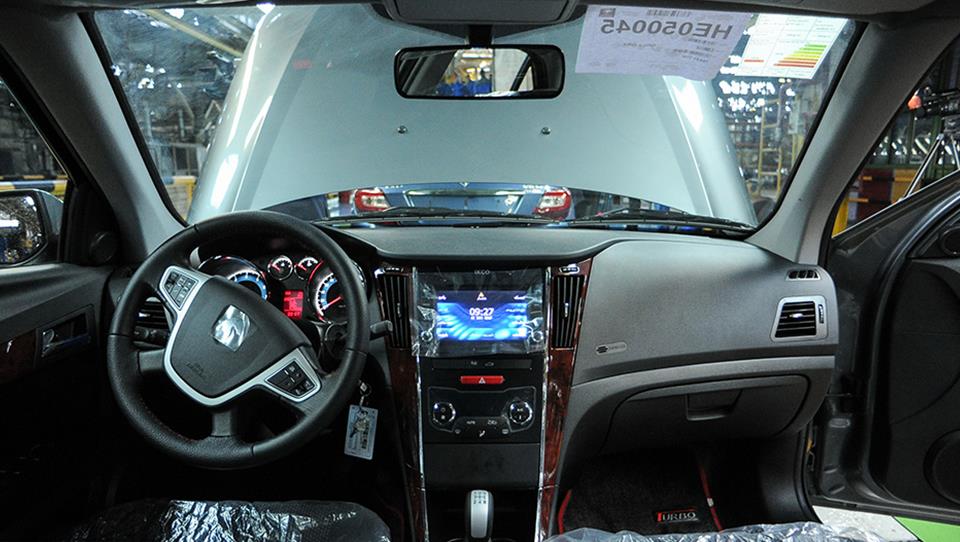 مقایسه دو خودروی سواری دنا پلاس با ۲۰۷i