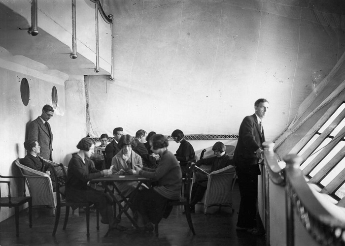 کشتی هوایی &laquo;آر ۱۰۰&raquo;: یک &laquo;هتل پرنده&raquo;، ۱۹۲۹ تا ۱۹۳۰