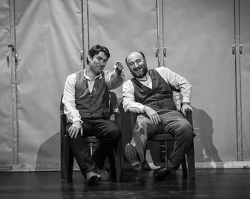 نگاهی به فیلم&zwnj;تئاتر &laquo;سنگ&zwnj;ها در جیب&zwnj;هایش&raquo; | شوخی، شوخی با همه چیز!