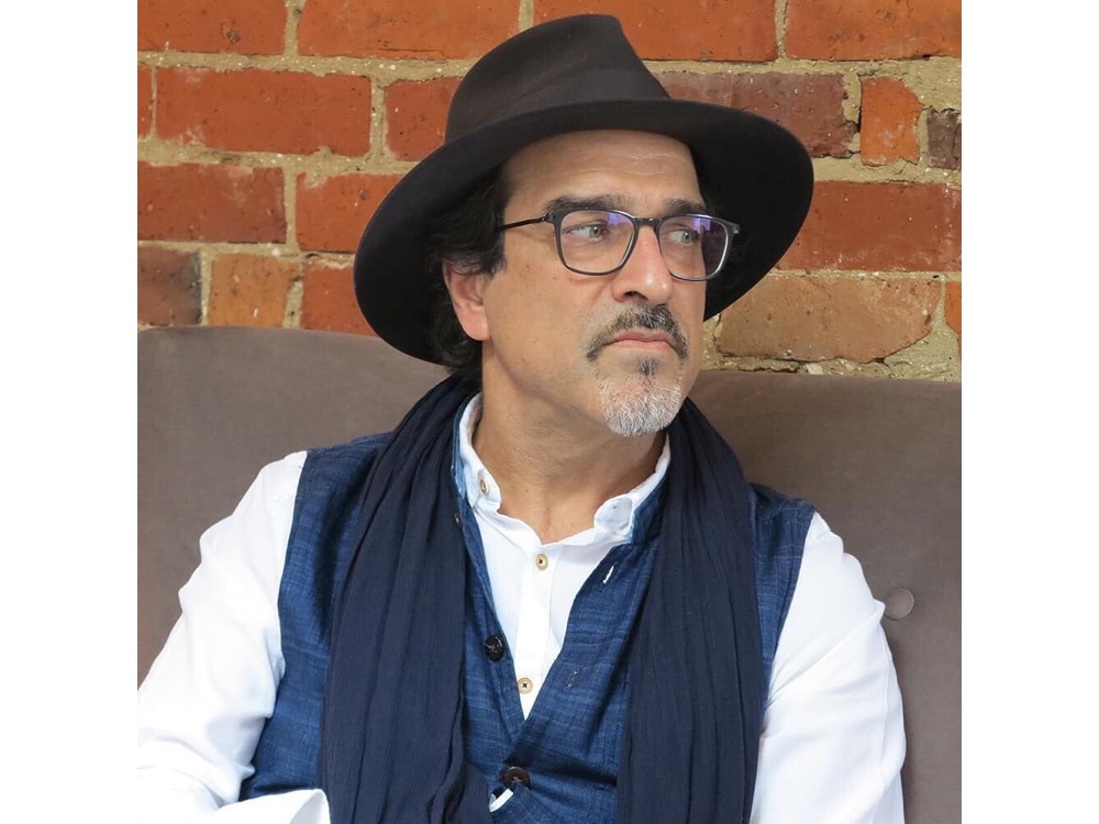 کتاب صوتی خاکستر و خاک نوشته عتیق رحیمی منتشر شد