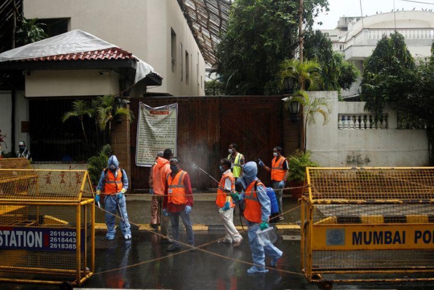 دعای مردم هند برای رهایی آمیتاب باچان و خانوادهاش از چنگ کرونا دعای مردم هند برای رهایی آمیتاب باچان و خانوادهاش از چنگ کرونا