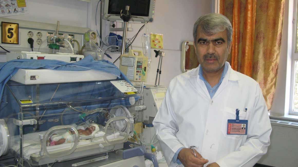 نگاهی به زندگی و تحصیلات دکتر فرهت پزشک مشهور افغانستانی