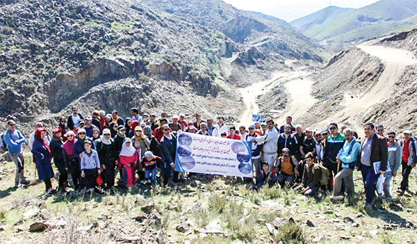 مواظب باش زیر ماشین نروی!
