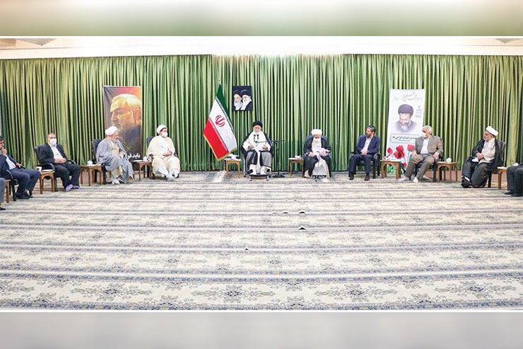 نماینده ولی فقیه در خراسان‌رضوی خواستار مبارزه با فساد بدون در‌نظر‌گرفتن مقام و موقعیت‌ها شد