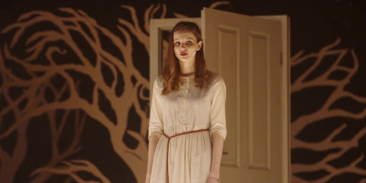 «مارتا» در تئاتری نقش «آریادنه» را بازی میکند درباره هزارتوی دیدالوس در سریال Dark/ تاریک