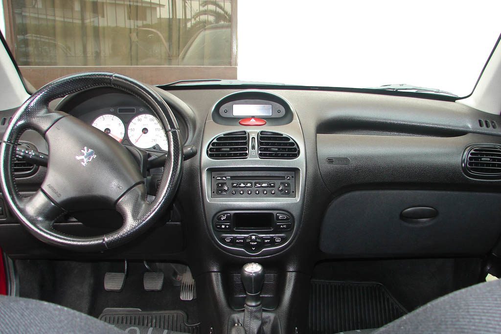 مقایسه دو هاچ بک، ام وی ام ۳۱۵ باپژو ۲۰۶