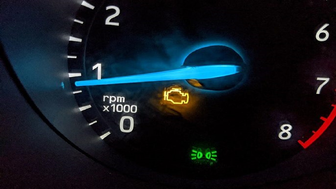۱۲ علت اصلی روشن شدن چراغ چک خودرو