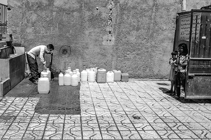 روایتی از زندگی مردم همت‌آباد، دهرود، شهیدغلامی و شهرک شهریار که آب آشامیدنی‌شان از شوری به تلخی می‌زند
