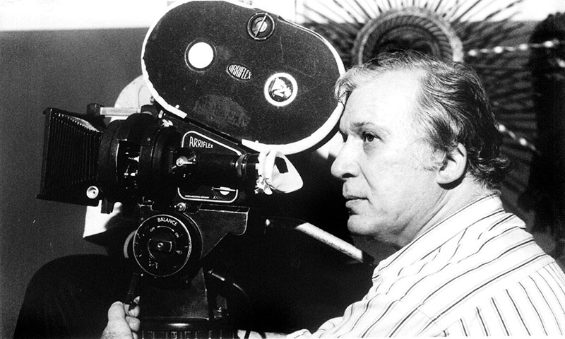 به راستی خسرو سینایی که بود؟