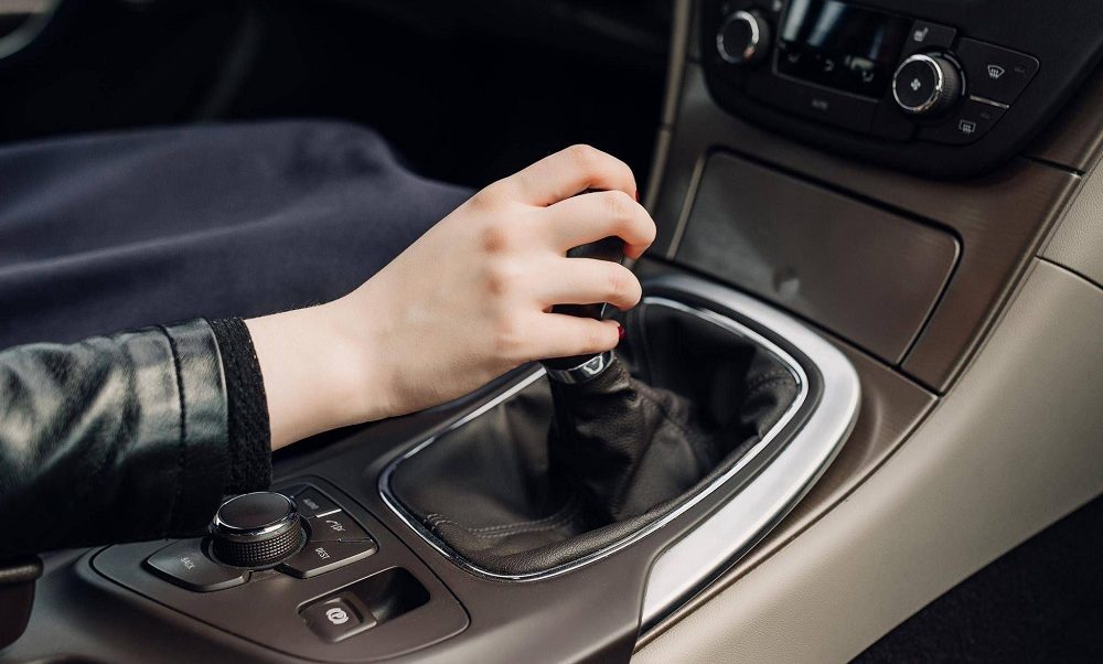 ۱۵ عادت و رفتار اشتباه که به سلامت ماشین&zwnj;تان ضربه می&zwnj;زند