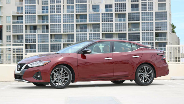 پایان تولید ورسا و تبدیل ماکسیما به یک سدان برقی