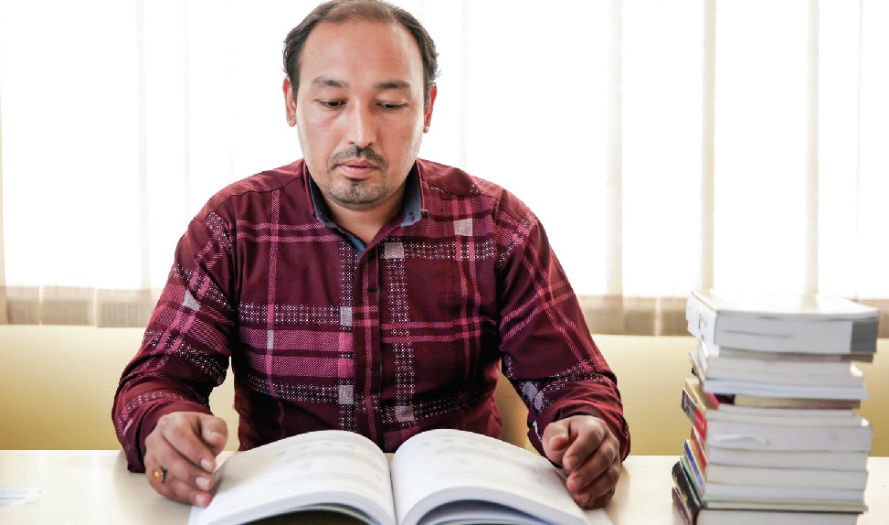 گفتگو با شاعر افغانستانی ساکن مشهد: خواندن شاهنامه در افغانستان رواج زیادی دارد