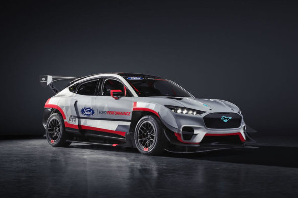 قدرتمندترین شاسیبلند برقی جهان؛ فورد Mach-E با 1399 اسب بخار معرفی شد قدرتمندترین شاسیبلند برقی جهان؛ فورد Mach-E با 1399 اسب بخار معرفی شد