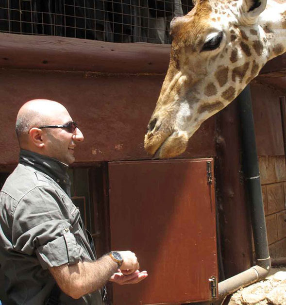 گفتگو با منصور ضابطیان به بهانه انتشار کتاب جدیدش، «سه‌رنگ»