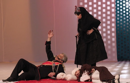 نگاهی به نمایش «مضحکه شبیه قتل» به کارگردانی حسین کیانی