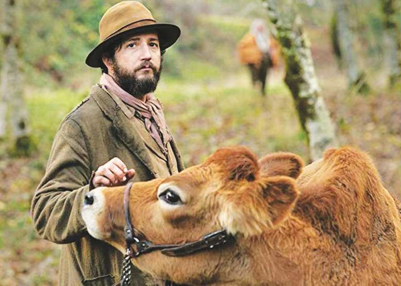 معرفی فیلم «نخستین گاو» | آرام‌ترین سرقت تاریخ هالیوود