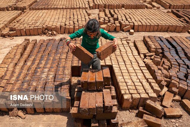 رویاهای کودکی که در کوره میسوزند رویاهای کودکی که در کوره میسوزند