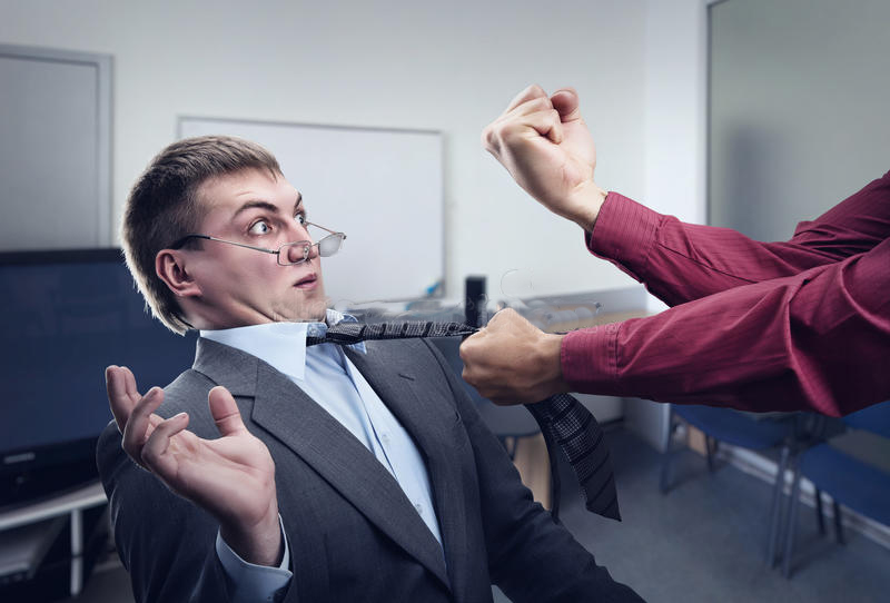 نحوه برخورد با رفتار&zwnj;های توهین آمیز همکاران در محل کار