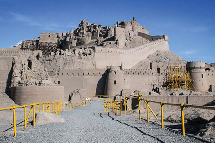 دیگر صدای سم اسب‌ها از ارگ بم نمی ‌آمد