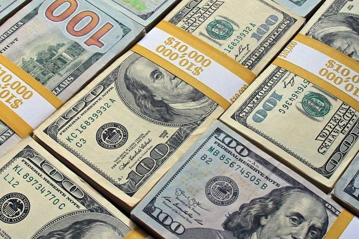 پس از افت ۱۲ درصدی قیمت دلار در هفته قبل، در اولین روز هفته جاری کمی قیمت دلار به حالت نوسانی برگشت. آیا سیگنال‌های جدید نشان می‌دهد سقوط بعدی قیمت دلار در راه است؟