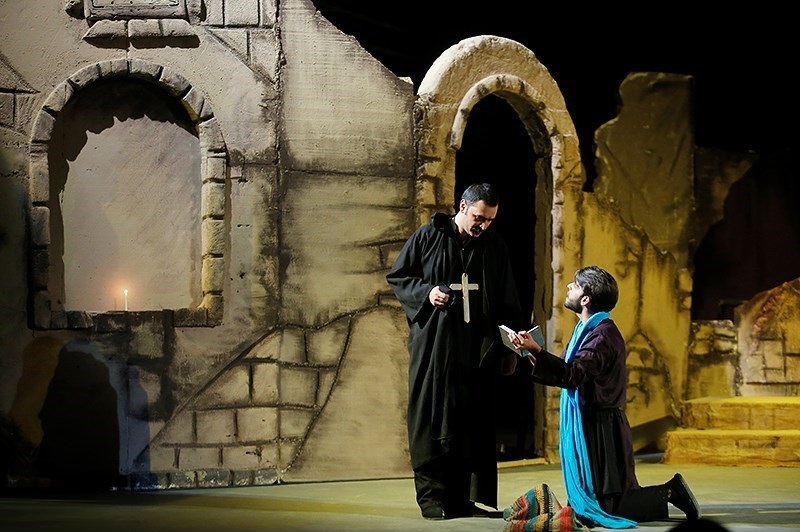 گفتگو با محمدعلی لطفی‌مقدم درباره تاریخچه تئاتر آیینی در مشهد