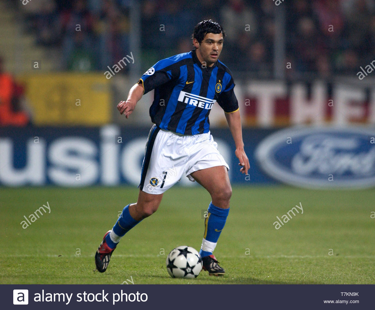 کرونا هم&zwnj;تیمی مهدی طارمی در پورتو!| رقبای ستاره ایرانی پورتو را بشناسید