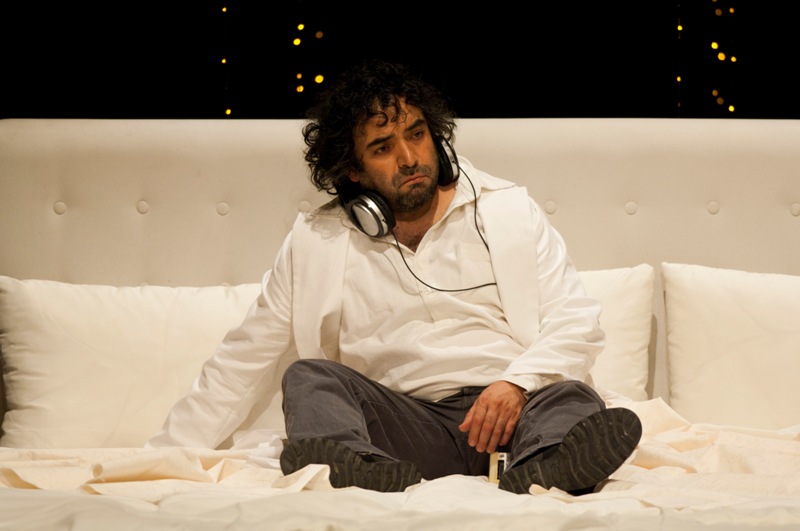 نگاهی به نمایش &laquo;ایوانف&raquo; امیررضا کوهستانی | بیا هیچ&zwnj;کاری نکنیم!