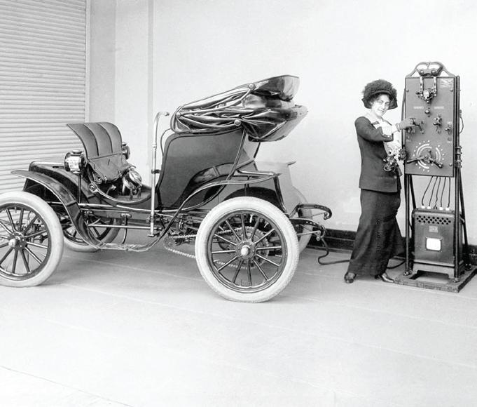 نگاهی به تاریخچه ساخت اولین خودروهای برقی