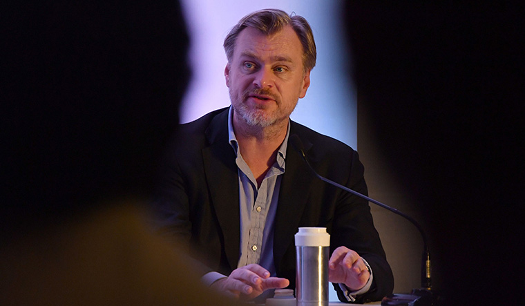 فیلمهای کریستوفر نولان درباره چای و قهوه و میانوعدههای خوشمزه است فیلمهای کریستوفر نولان درباره چای و قهوه و میانوعدههای خوشمزه است