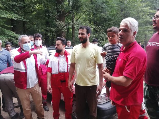 عکس کودک گمشده در جنگل گلستان