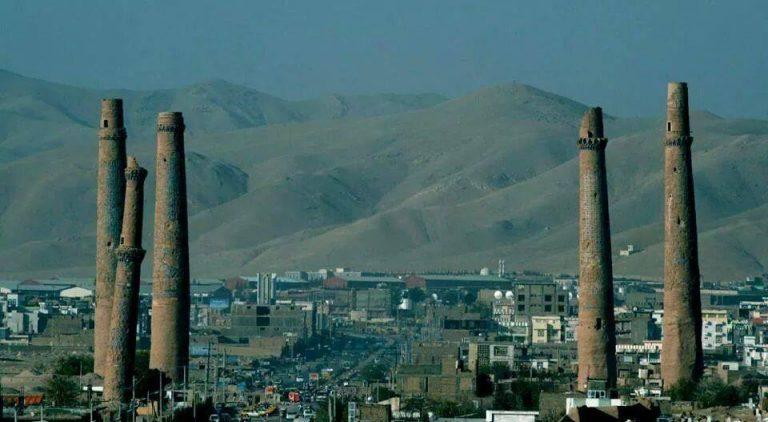 همه چیز درباره مناره&zwnj;های هرات | تشکیل کمیته اضطراری برای جلوگیری از فروپاشی مناره پنجم