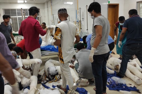 ۱۴کشته و ۲۳زخمی در انفجار بنگلادش + تصاویر