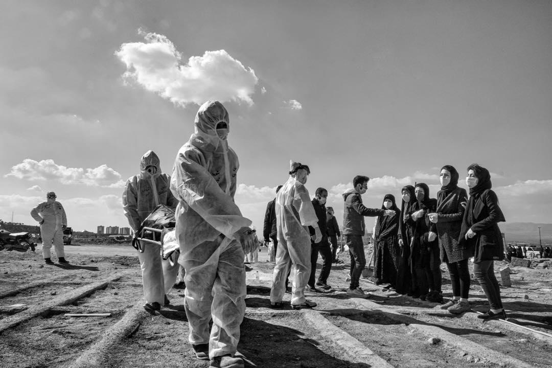 تجربه&zwnj;ی دوماه عکاسی از درگذشتگان کرونا | نمی&zwnj;شد در خانه نشست