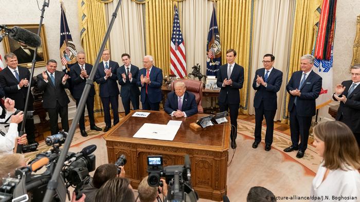 آشکار سازی روابط با رژیم اسرائیل؛ خیانت اعراب در سیاه‌ترین معامله قرن