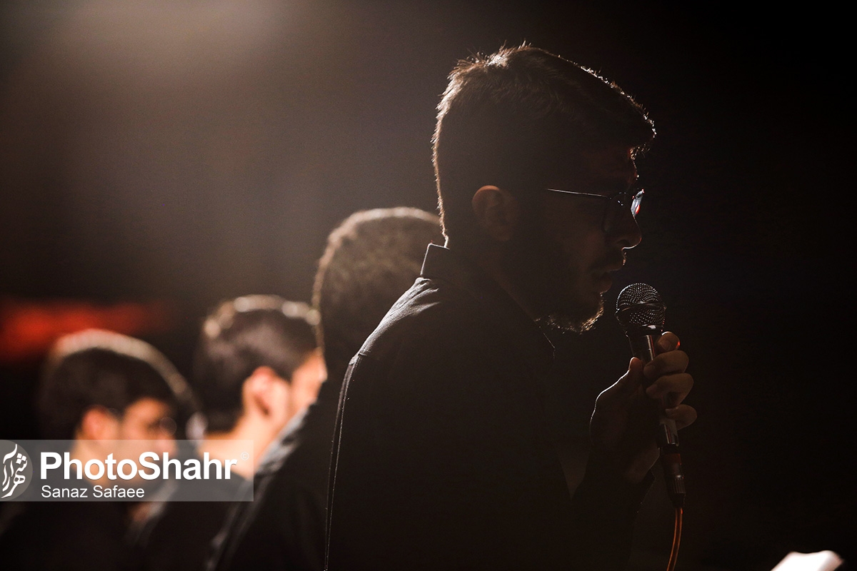 گروه هنری «ماهو» با جان بخشیدن به اشیا مرثیه‌های بعد از واقعه عاشورا را خوانش می‌کنند