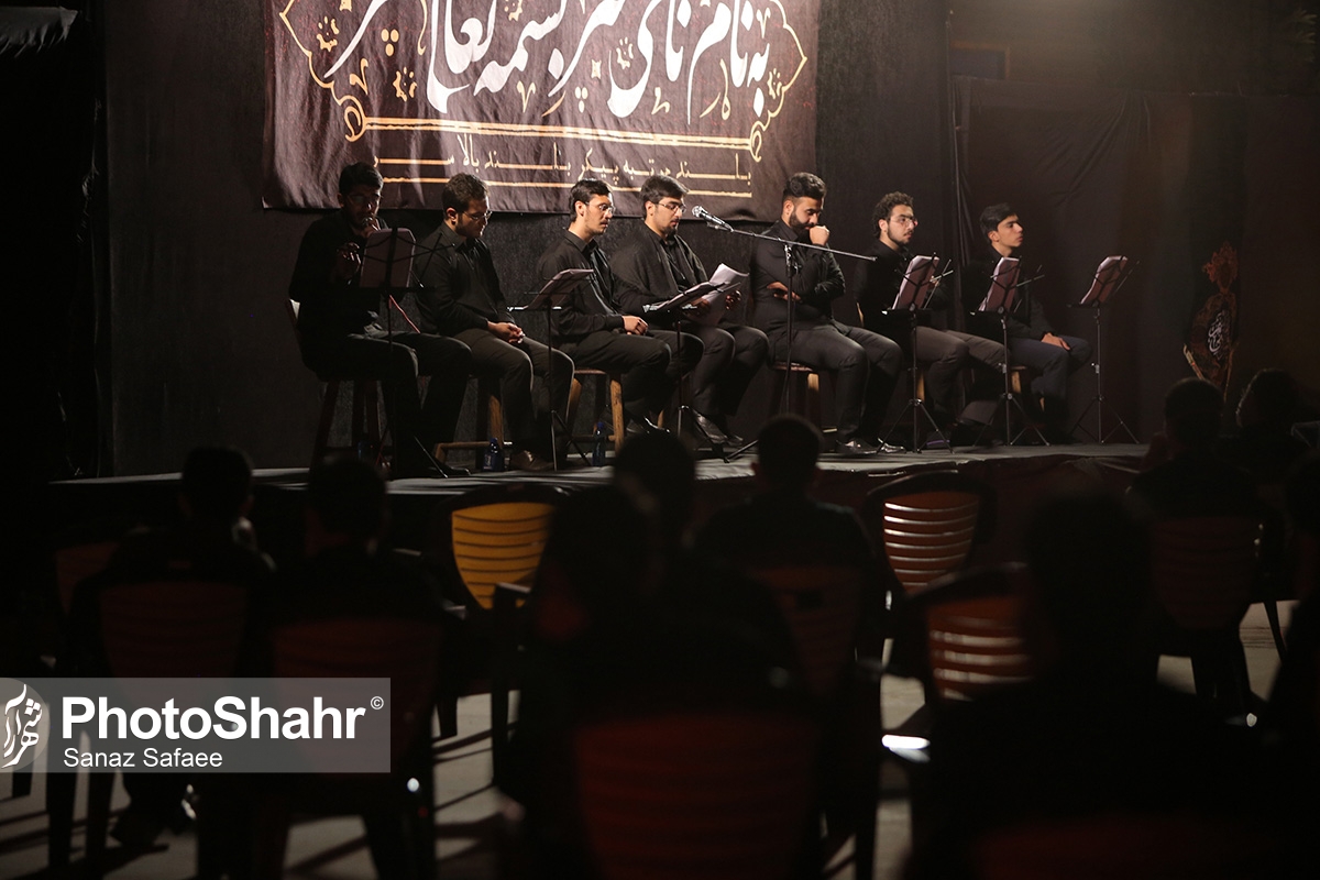گروه هنری «ماهو» با جان بخشیدن به اشیا مرثیه‌های بعد از واقعه عاشورا را خوانش می‌کنند
