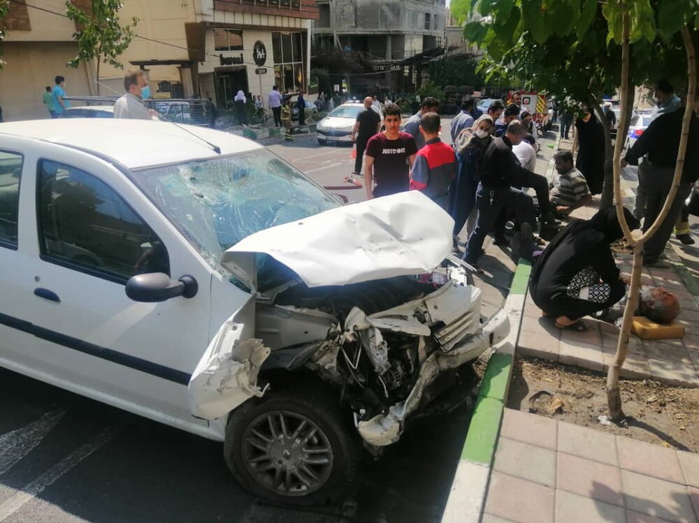 ۳مصدوم در پی واژگونی میکسر بتن + تصاویر