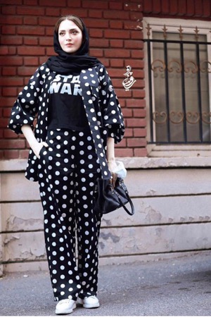 بهنوش طباطبایی با ظاهر جنجالی در خیابانهای مشهد؟ بهنوش طباطبایی با ظاهر جنجالی در خیابانهای مشهد؟