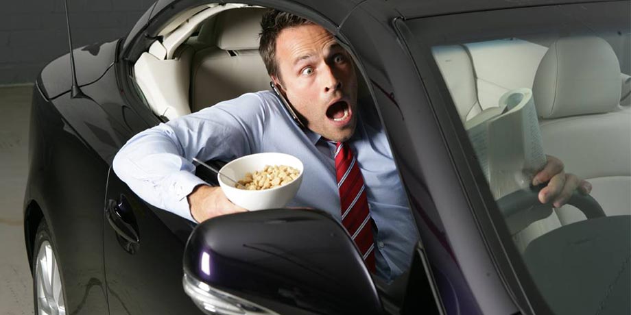 برای جلوگیری از حواس&zwnj;پرتی در رانندگی به این ۶ توصیه توجه کنید