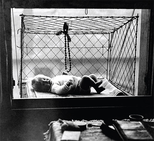 بچه&zwnj;های آویزان از پنجــره!