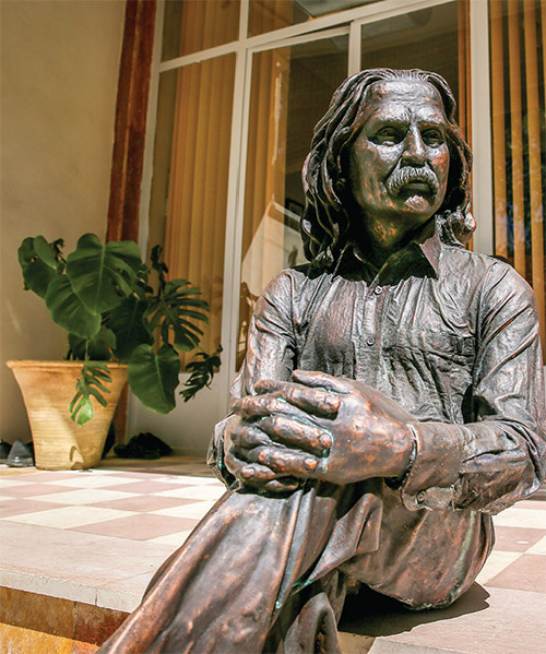 دلخانه شاعر پادشاه فصل&zwnj;ها