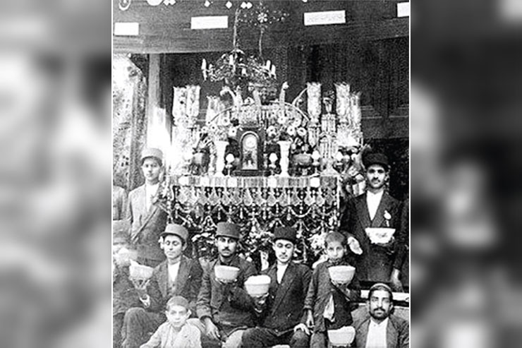 آخر اسفند ۱۳۱۴ شمسی، پهلوی اول دستور منع عزاداری‌ها را صادر می‌کند. این دستور دو روز مانده به نوروز سال ۱۳۱۵ شمسی، طی بخشنامه محرمانه‌ای در وزارت داخله به استانداران ابلاغ می‌شود.