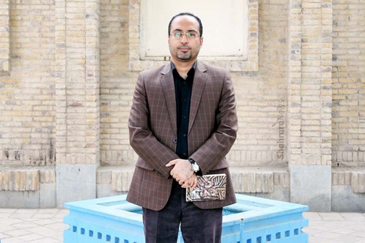 رمان «بهار» نخستین کتابی است که سیدرضا قزوینی غرابی منتشر کرده است؛ اگرچه او به عنوان تحلیلگر مسائل منطقه و عضو انجمن روزنامه‌نگاران عراق، مقالاتی در رسانه‌های بغداد، بیروت، لندن و ... انتشار داده است. این گفت وگو درباره کتابش صورت گرفته که سال گذشته در نشر ستاره‌ها به چاپ رسیده است.