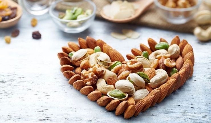 گردو برای کم خونی، مشکلات رگ‌های خونی مفید است، برای بهبودی بیماری‌های شدید مزمن عروقی، باید از آن استفاده کنید.