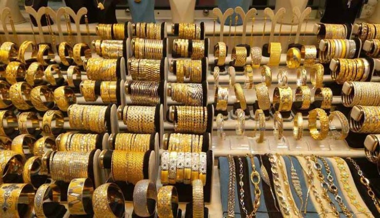 امروز ۱۳ مهرماه ۹۹، در بازار ارز قیمت دلار با کاهش محسوس نسبت به روز‌های قبل، از کانال ۲۹ هزار تومان به ۲۸ هزار تومان بازگشته است، به‌طوری که قیمت دلار ۲۸ هزار و ۵۰۰ تومان، یورو ۳۳ هزار و ۶۰۰ تومان و درهم امارات ۸۰۰۰ تومان اعلام شده است.