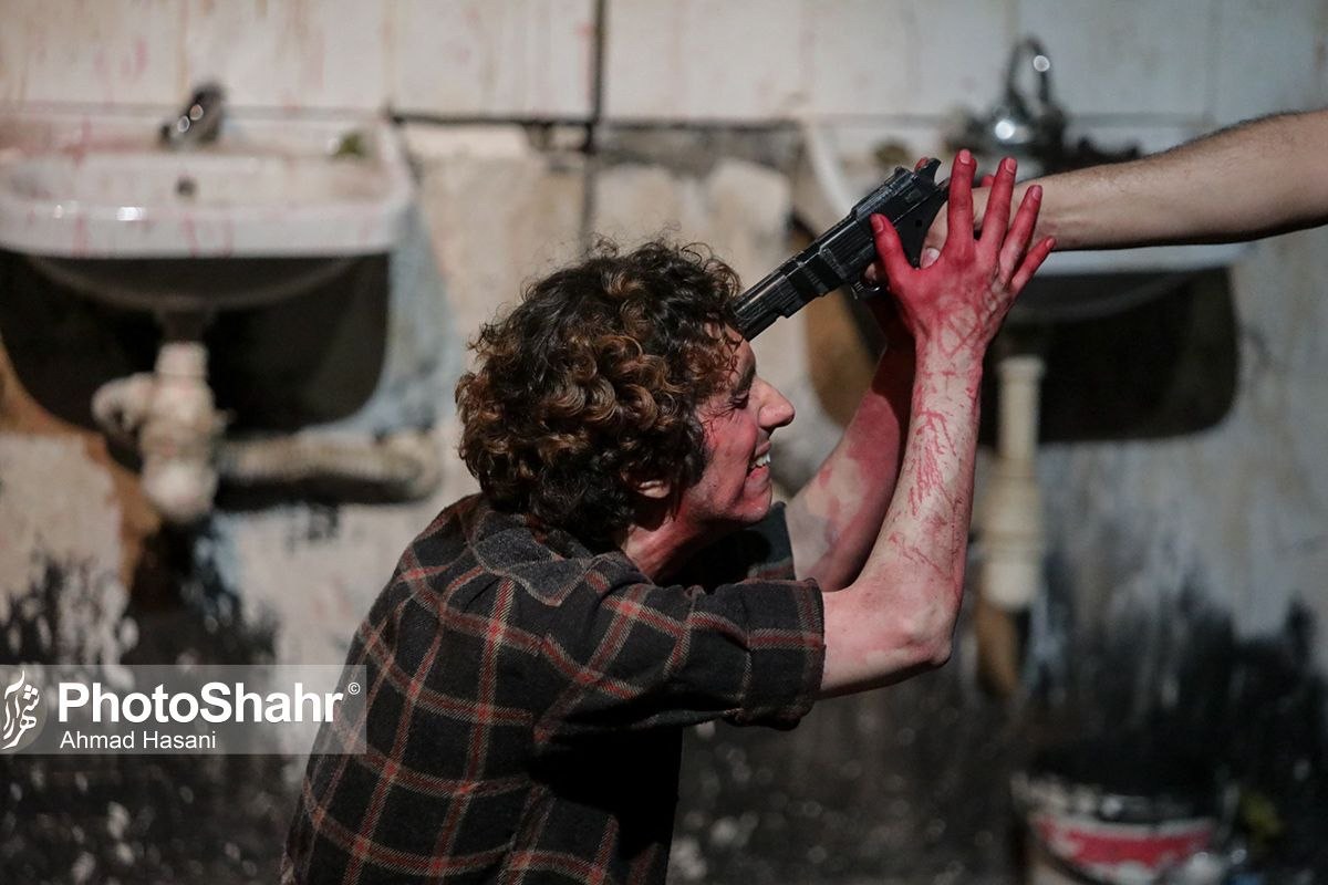 نمایش «کشتهشده» روی صحنه تئاتر مستقل مشهد نمایش «کشتهشده» روی صحنه تئاتر مستقل مشهد