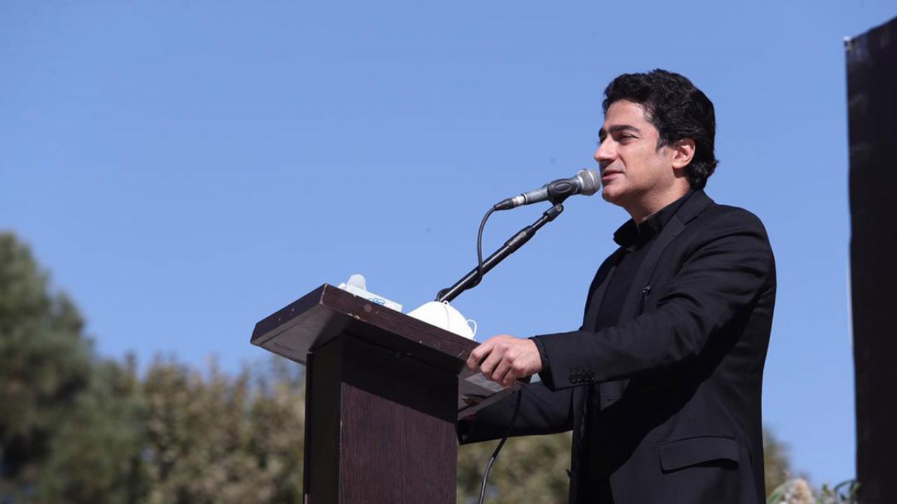 گزارش شهرآرانیوز از حضور مردم در مراسم خاک&zwnj;سپاری استاد شجریان