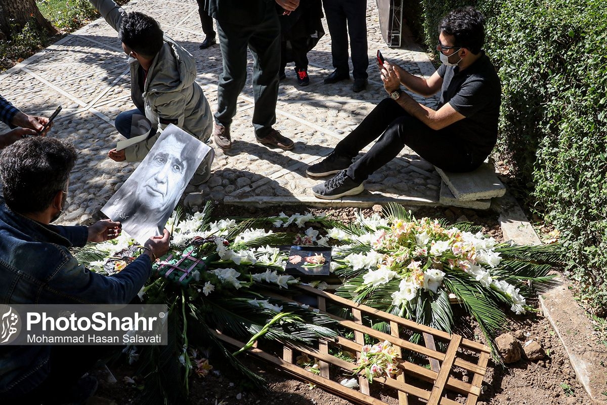 گزارشی از حالوهوای عاشقان استاد شجریان بر سر مزارش گزارشی از حالوهوای عاشقان استاد شجریان بر سر مزارش