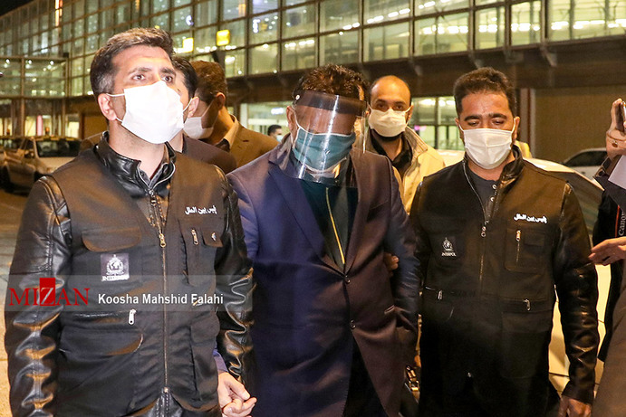 بازداشت مدیر عامل فراری بانک سرمایه + تصاویر و فیلم