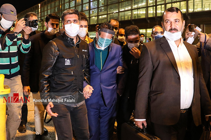 بازداشت مدیر عامل فراری بانک سرمایه + تصاویر و فیلم